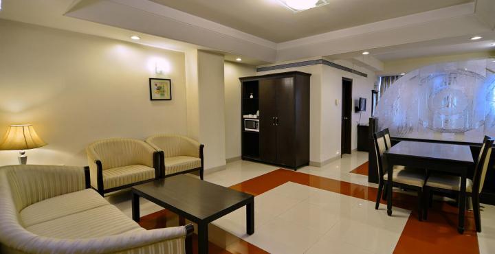 Ambience Executive Hotell Pimpri-Chinchwad Exteriör bild