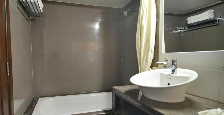 Ambience Executive Hotell Pimpri-Chinchwad Exteriör bild