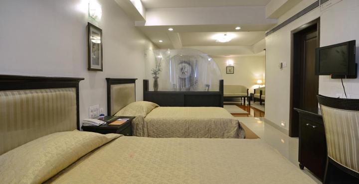 Ambience Executive Hotell Pimpri-Chinchwad Exteriör bild