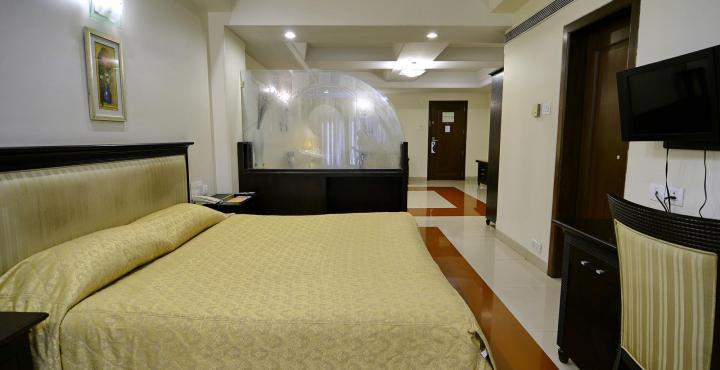 Ambience Executive Hotell Pimpri-Chinchwad Exteriör bild