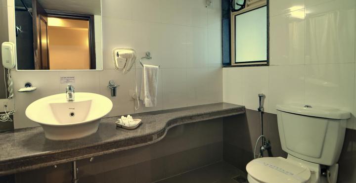 Ambience Executive Hotell Pimpri-Chinchwad Exteriör bild