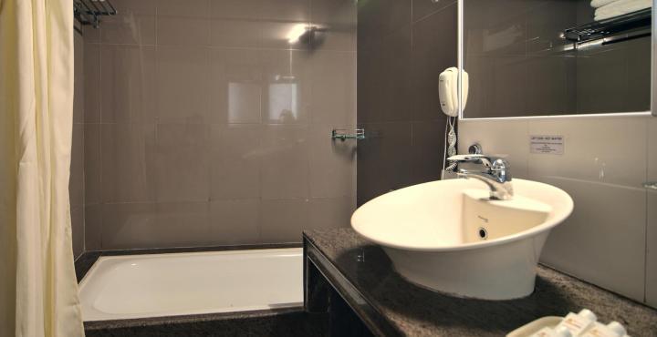 Ambience Executive Hotell Pimpri-Chinchwad Exteriör bild