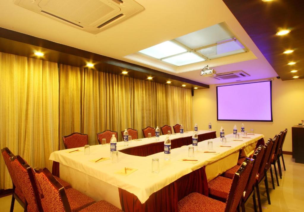 Ambience Executive Hotell Pimpri-Chinchwad Business bild