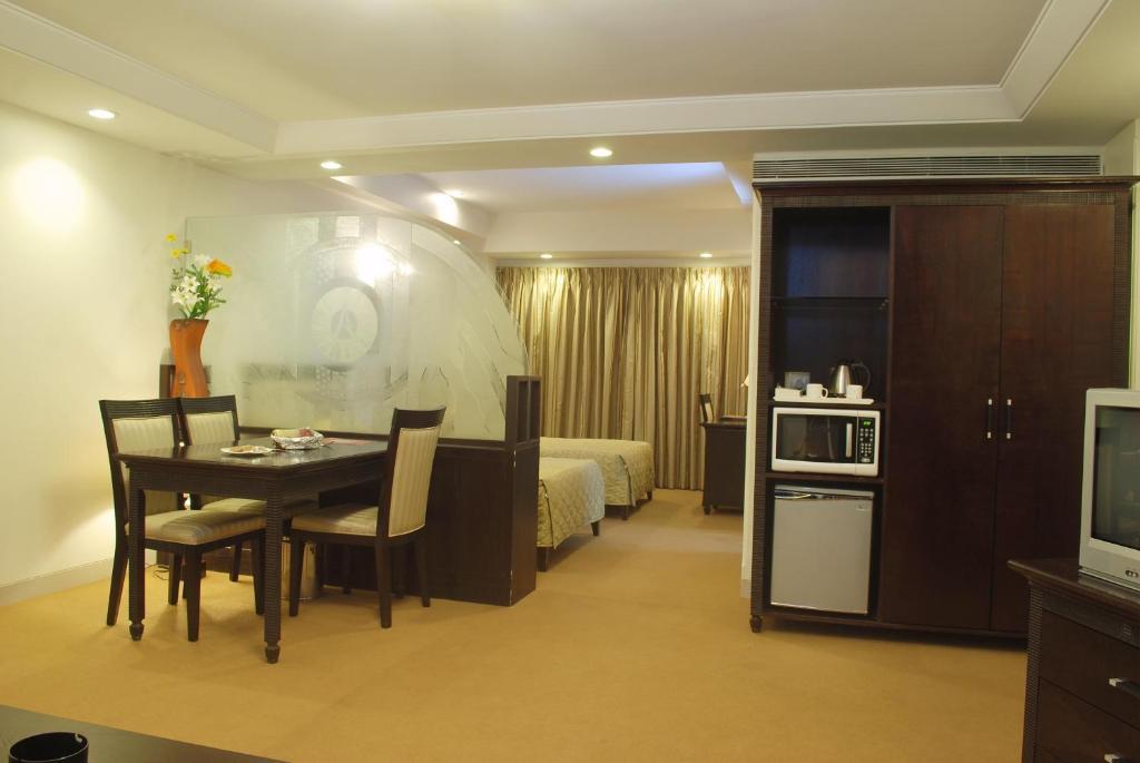 Ambience Executive Hotell Pimpri-Chinchwad Rum bild