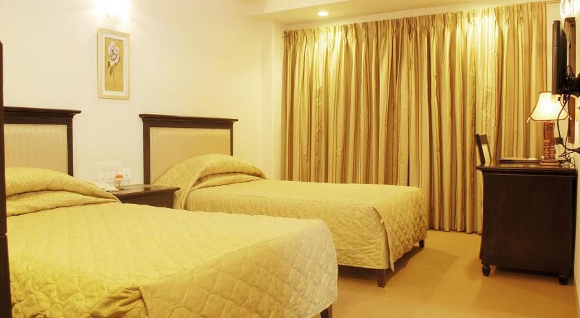 Ambience Executive Hotell Pimpri-Chinchwad Exteriör bild