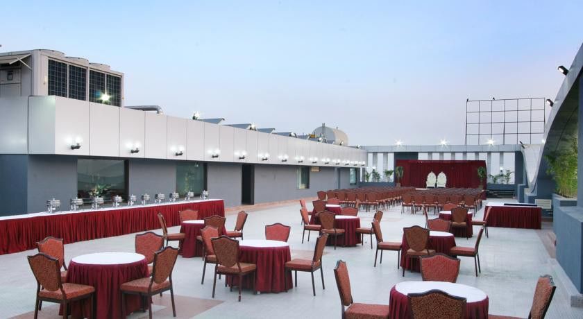 Ambience Executive Hotell Pimpri-Chinchwad Exteriör bild